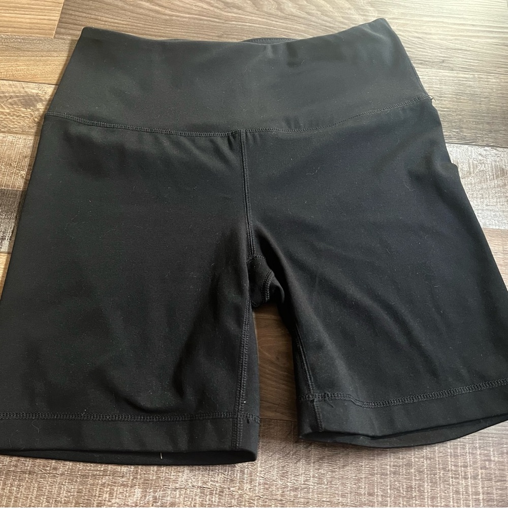 YOGALICIOUS WOMEN'S SIZE MD BLACK SHORTS